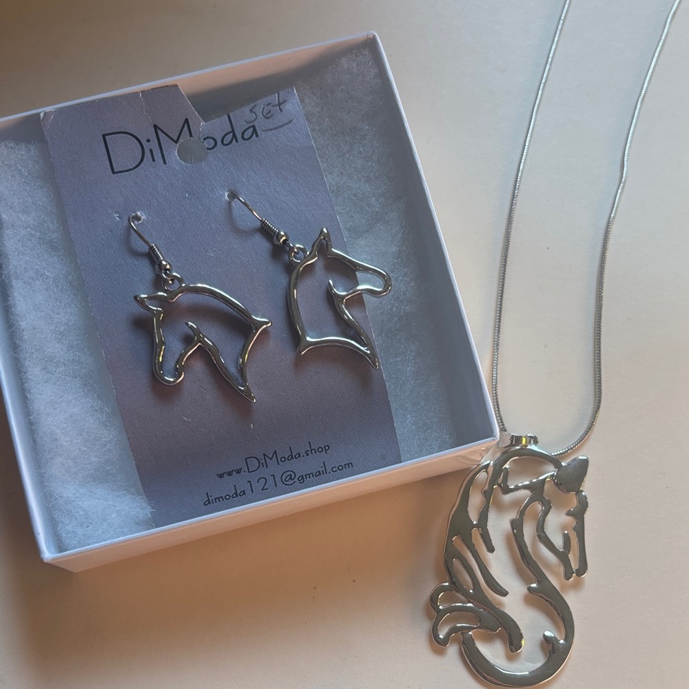 Moda Silver Horse Pendant and Earrings Set